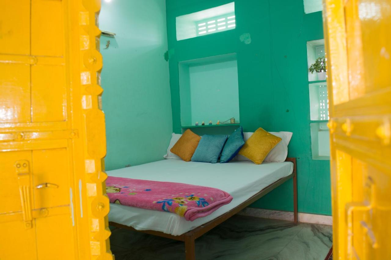 Hostel 12 Monks Backpackers Community Pushkar Exterior foto